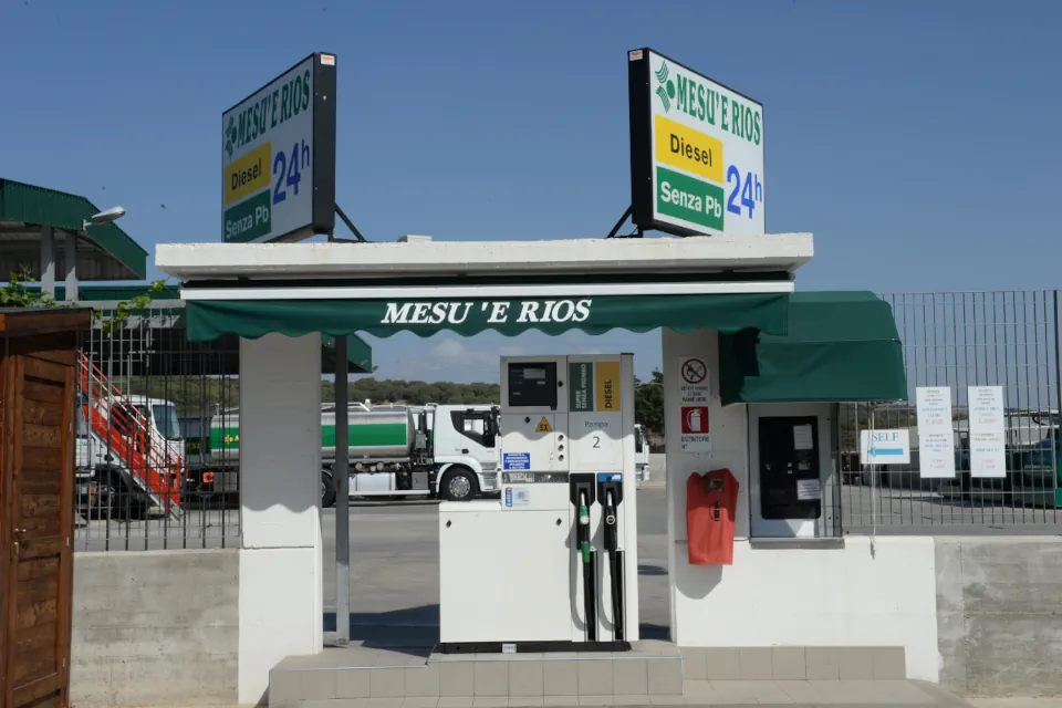 Distributore Mesu e Rios Ozieri 2
