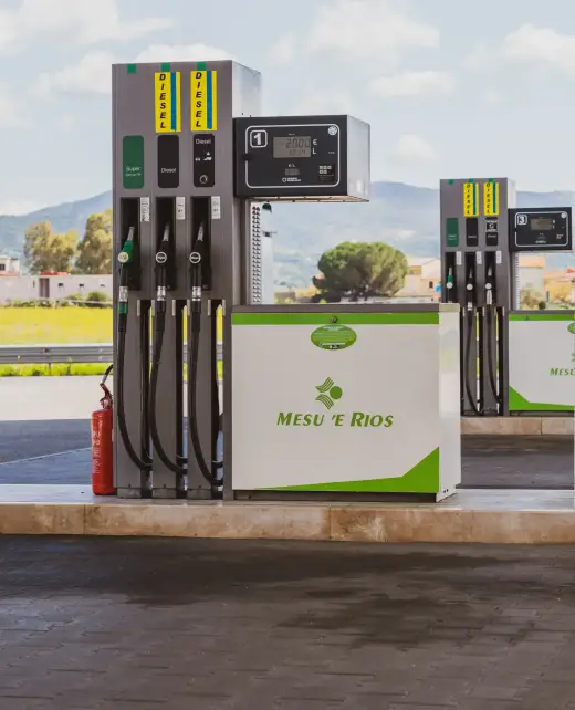 pompa_benzina_mesuerios Pompa di rifornimento Mesu E Rios